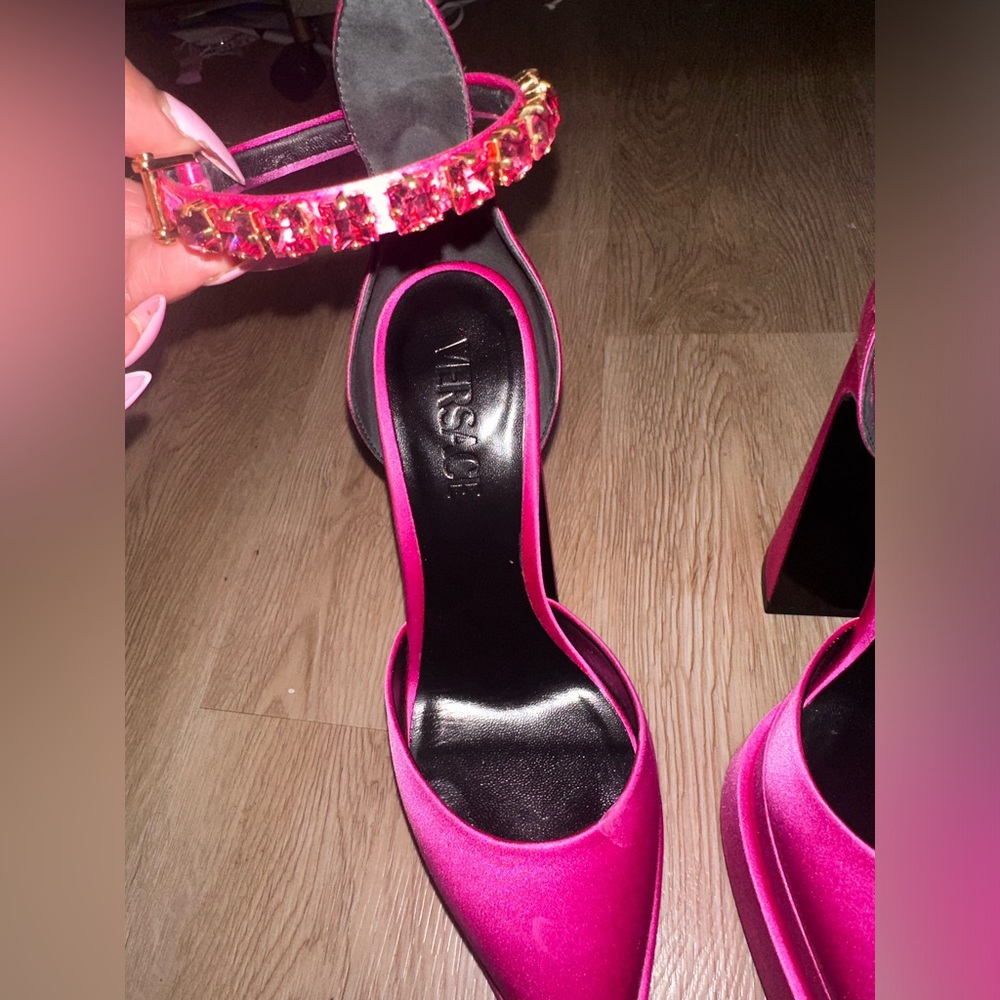 Versace Aevitas Pointy Platform Pumps - Picture 12 of 13